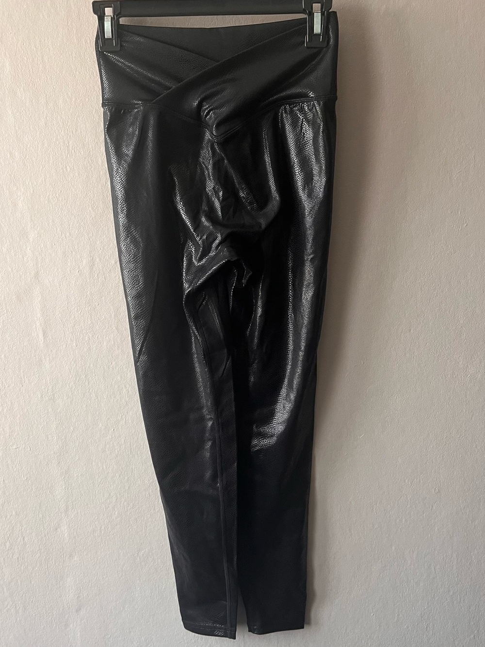 Buff Bunny Black Crossover Leggings Size Medium